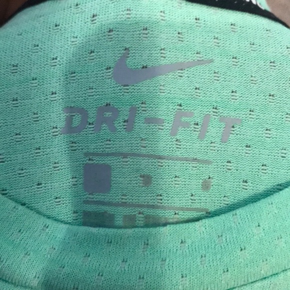 Nike top - Picture 2 of 3